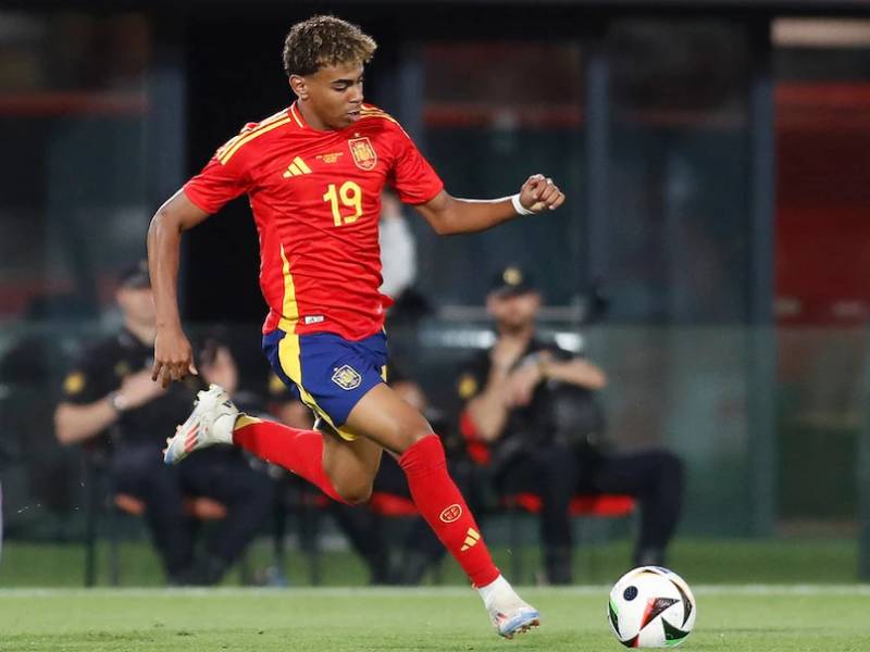 Cầu Thủ Yamal - Viên Ngọc Thô Đang Tỏa Sáng Của Barcelona 5 Điểm mạnh và hạn chế cần cải thiện của Yamal