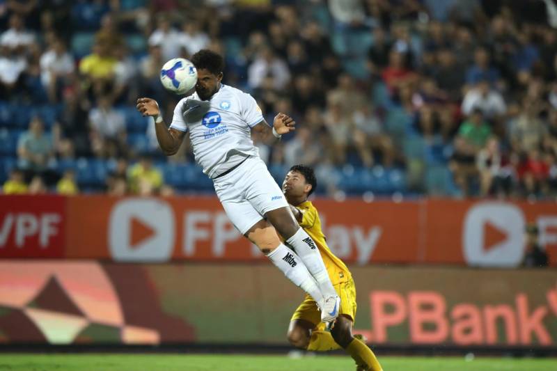 Vị trí thi đấu và phong cách trên sân cỏ